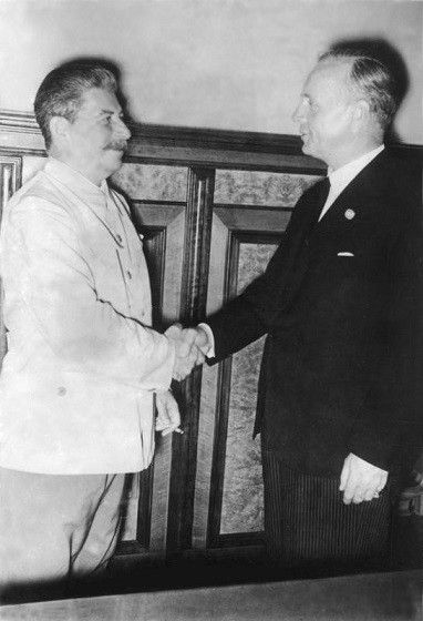 stalin-ribbentrop.jpg