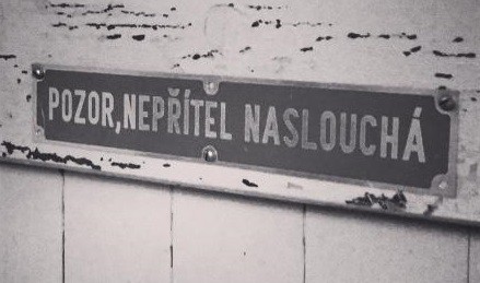 nepritel-nasloucha.jpg